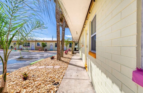 Bridgeport Heights Apartamento | Lovely studio unit with free parking on premises.