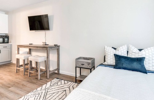 Riverside Apartamento | Lovely Studio (Unit B) 2.9 mil to Kaiser Permanente Unit B