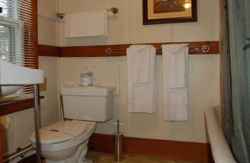 Windham Apartamento | Lovely studio within lakefront lodge w/ fast WiFi, & kitchenette