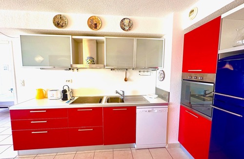 Solenzara Apartamento | Lovely T2 apartment in residence with swimming pool and sea view. Free parking.