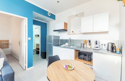Les Poulettes Apartamento | Lovely T2 apartment in a residence with air conditioning.