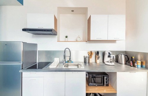 Les Poulettes Apartamento | Lovely T2 apartment in a residence with air conditioning.