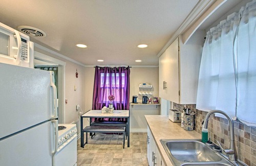Central Tacoma Cabaña | Lovely Tacoma Cottage w/ Fire Pit, Near Dtwn!