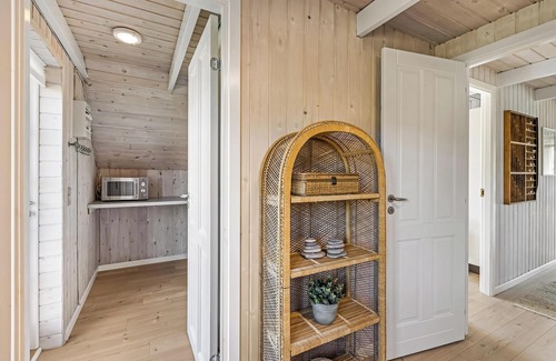 Sondervig Cabaña | Lovely thatched holiday home with a large annex - 1029