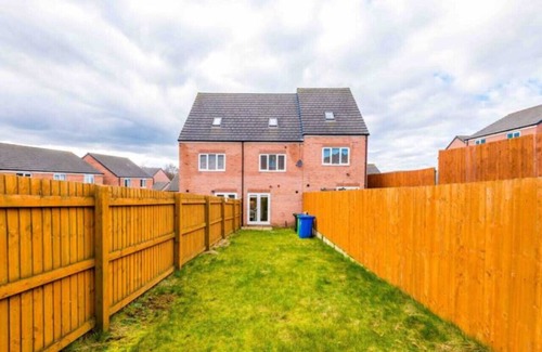 Bury Casa | Lovely three bed home Manchester