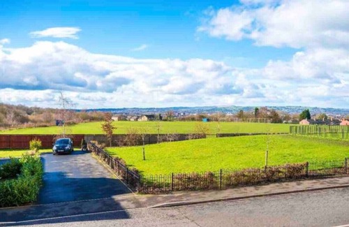 Bury Casa | Lovely three bed home Manchester