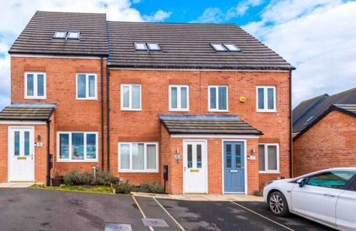 Bury Casa | Lovely three bed home Manchester