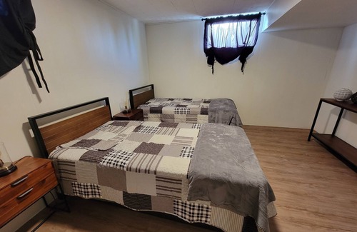 Lethbridge County Otro | Lovely Three Bedroom Farmhouse between Lethbridge and Coaldale