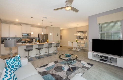 Davenport Chalet De Esquí | Lovely Townhouse 4Beds/3Bath/Pool/18Min From Disney
