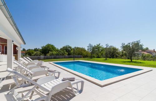 Bokordici Villa | Lovely VILLA Piljan with a private swimming POOL