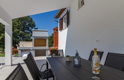 Bokordici Villa | Lovely VILLA Piljan with a private swimming POOL