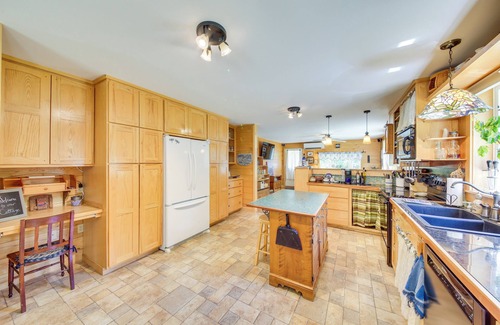 Belfast Cabaña | Lovely Waldo Cottage Escape - Pet Friendly!