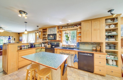 Belfast Cabaña | Lovely Waldo Cottage Escape - Pet Friendly!