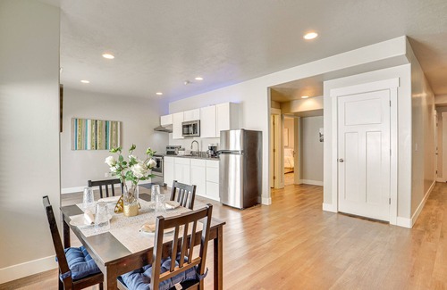 South Jordan Apartamento | Lovely Walk-Out Apt w/ Movie Screen: 20 Mi to SLC!