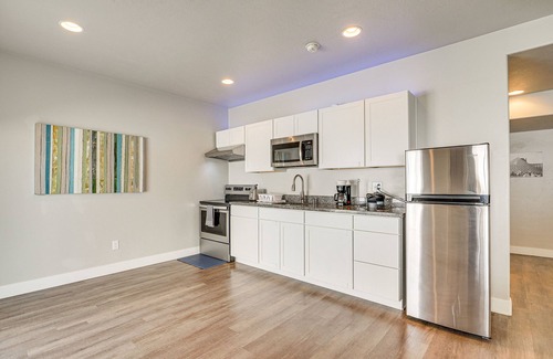 South Jordan Apartamento | Lovely Walk-Out Apt w/ Movie Screen: 20 Mi to SLC!