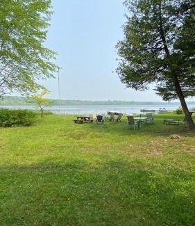 Head Lake Casa | Lovely waterfront private cottage with hot tub in Kawartha Lakes