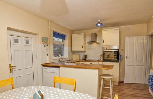 Sutton-on-Sea Casa | Lovely & Welcoming Home | Walk to Beach | Parking