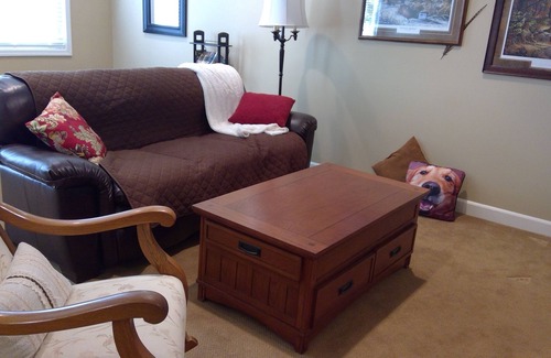 West Omaha Apartamento | Lovely West Omaha walkout with private entrance