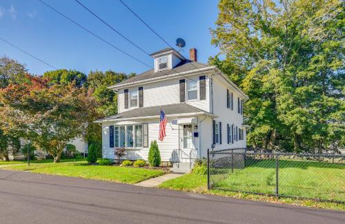 Westerly Casa | Lovely Westerley Home with Yard and Grill!