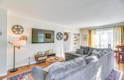 Westerly Casa | Lovely Westerley Home with Yard and Grill!