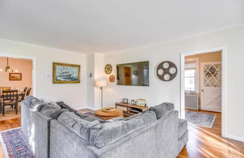 Westerly Casa | Lovely Westerley Home with Yard and Grill!