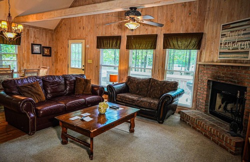 Pine Mountain Chalet De Esquí | Lovely wooded view chalet is your weekend escape!