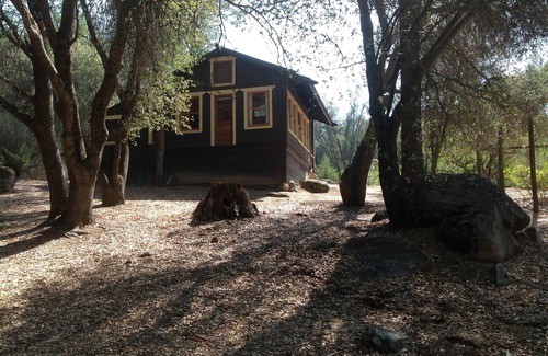 Oakhurst Cabina | Cabaña de los amantes; ¡Puerta de entrada al Parque Nacional de Yosemite y más!