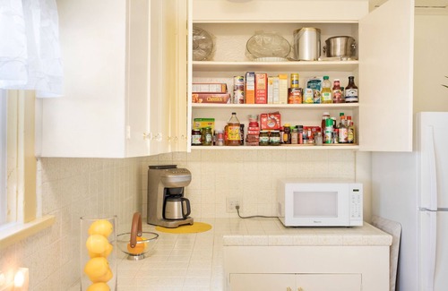 View Park-Windsor Hills Casa | Lovingly Restored Bungalow located near SOFI Stadium.