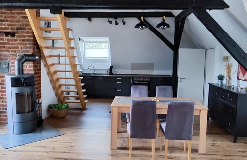 Heinsberg Apartamento | Lovingly converted 90 sqm attic apartment. Experience idyllic Selfkant.