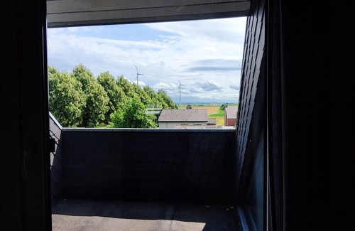 Heinsberg Apartamento | Lovingly converted 90 sqm attic apartment. Experience idyllic Selfkant.