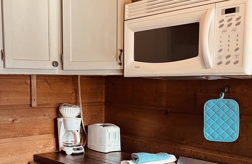Camden Condominio | Low April nightly rate. sleeps 4 with boat dock on TN River/KY Lake
