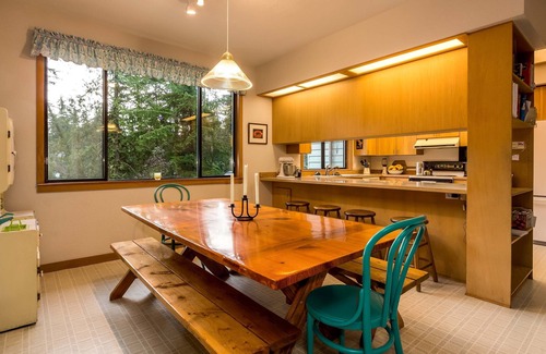 Bainbridge Island Casa | Frente al mar bajo en la tranquila bahía de Fletcher. Perfecto para familias