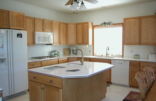 Sagle Casa | Sunny Side of Lake Pend Oreille - Banco bajo con muelle privado, pozo de fuego, puestas de sol.