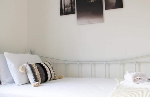 Maidenhead Casa | Low Cost, Fully Sanitised 5 Bed & Parking
