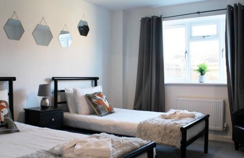 Abingdon Apartamento | Low Cost, Pet Friendly 4 Bed + Parking (06)