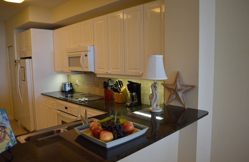 Navarre Beach Condominio | Hermoso frente a la playa, la piscina más grande, servicio de playa provisto por un nuevo vendedor.