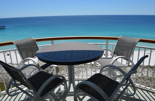Navarre Beach Condominio | Hermoso frente a la playa, la piscina más grande, servicio de playa provisto por un nuevo vendedor.