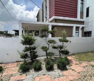 Tebing Tinggi Villa | LOW SEASON PROMOTION! 4B12B Bar 5 min City Center