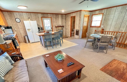 Laurel Springs Cabina | LOW SPRING RATES! Peak Creek Cabin - Creek, Outdoor Space &Wi-Fi