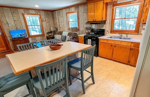 Laurel Springs Cabina | LOW SPRING RATES! Peak Creek Cabin - Creek, Outdoor Space &Wi-Fi