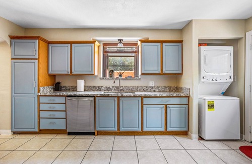 Midtown Casa | Low Summer Rates ! A Territorial Sante Fe Home with Fenced Yard 3 mile UofA