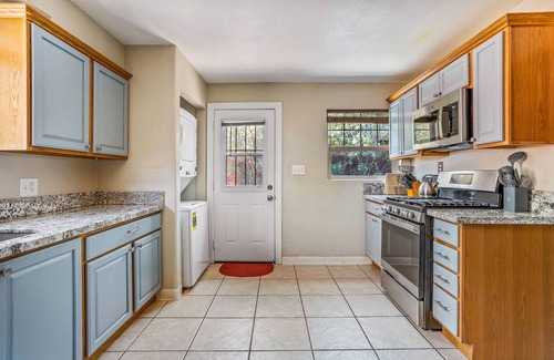 Midtown Casa | Low Summer Rates ! A Territorial Sante Fe Home with Fenced Yard 3 mile UofA