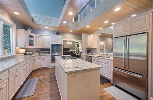 West Beach Casa | LOW374: 374 Low Oak Woods