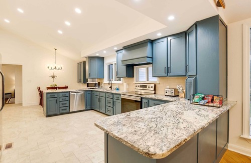 Lowell Casa | Lowell Retreat: Beaver Lake Access & Fire Pit!