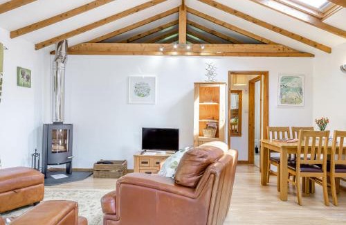 Constantine Casa | Lowenna