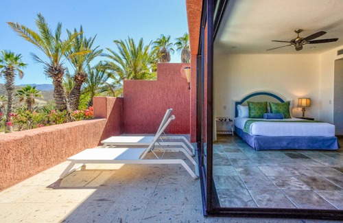 Ensenada Los Muertos Apartamento | Lower Cascada: Ocean view suite with indoor/outdoor showers