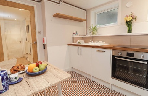 Bexhill-on-Sea Cabaña | LOWER DECK, romantic, country holiday cottage in Bexhill-On-Sea