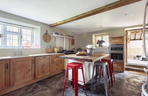 Sherborne Otro | Lower Farm - is situated in the small village of Over Compton