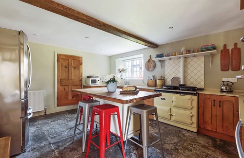 Sherborne Otro | Lower Farm - is situated in the small village of Over Compton
