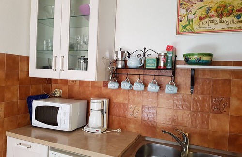 Le Bar-sur-Loup Apartamento | Lower Garden Apartment with ***Large Heated Pool***